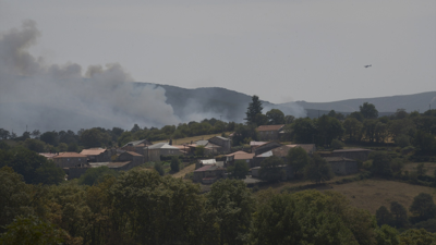 Vista do incendio en Chandrexa de Queixa (Rosa Veiga/Europa Press)