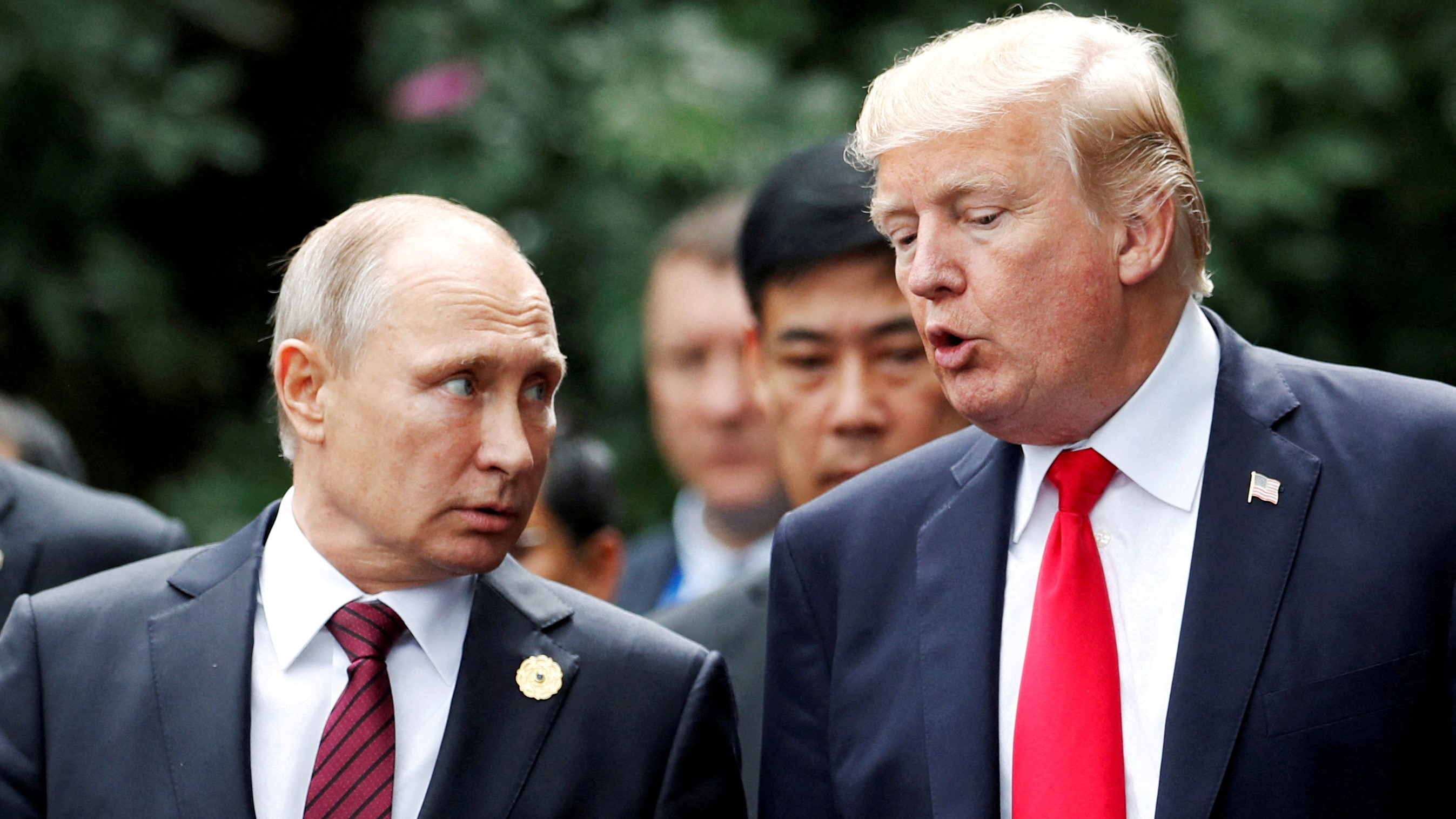 Putin e Trump durante o encontro que mantiveron en Vietnam en novembro 2017 durante o cumio da APEC. Arquivo (Reuters/Jorge Silva).