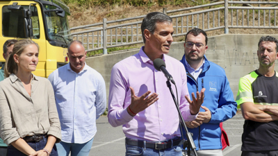 O presidente do Goberno, Pedro Sánchez, acompañado pola vicepresidenta Sara Aagesen (J.L. Cereijido/EFE)