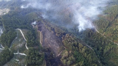 Imaxe aérea do incendio de Vilaboa facilitada polo Ministerio de Defensa