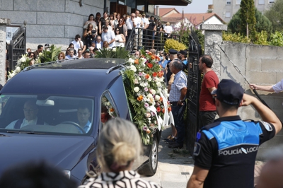 Funeral polo policía local de Monforte de Lemos que morreu na madrugada do sábado durante unha persecución. Foto: EFE/Eliseo Trigo