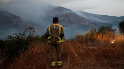Incendio na Pobra do Brollón (EFE/Eliseo Trigo)
