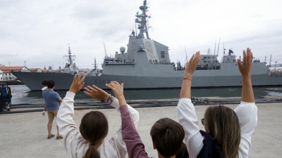 Despedida de la fragata 'Almirante Juan de Borbón' / EFE/Kiko Delgado