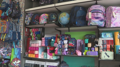 Material escola á venda nunha librería de Lugo