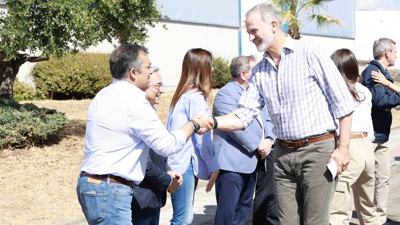 Os reis saudanndo á súa chegada a Verín (Foto: Casa Real)