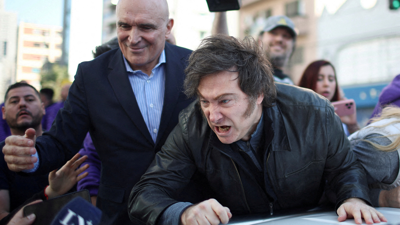 O presidente de Arxentina, Javier Milei durante unha caravana electoral na localidade de Lombas de Zamora/Agustin Marcarian/Reuters