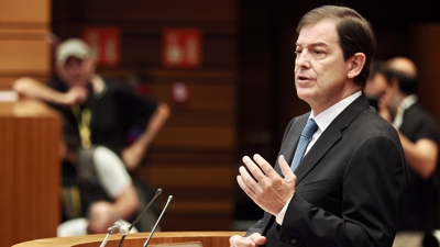 O presidente daa Junta, Alfonso Fernández Mañueco, comparece ante o Pleno de las Cortes para informar sobre os incendios forestais na comunidade (Claudia Alba/Europa Press)