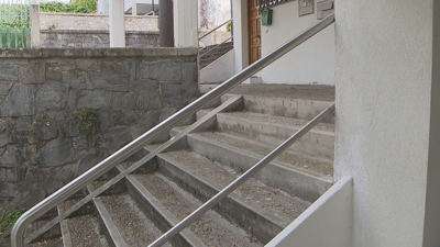 A parella reside no barrio das Flores da Coruña