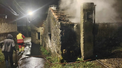 Casa incendiada. FOTO: Protección Civil de Moaña