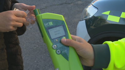 Etilómetro da DXT para facer unha segunda medición máis precisa por se o alcoholímetro da positivo