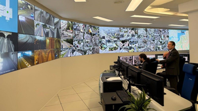 O alcalde de Vigo, Abel Caballero, na sala de control de Tráfico do Concello/Concello de Vigo