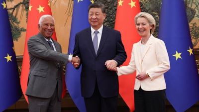 Antonio Costa, Xi Jingping e Ursula von der Leyen nunha foto de arquivo