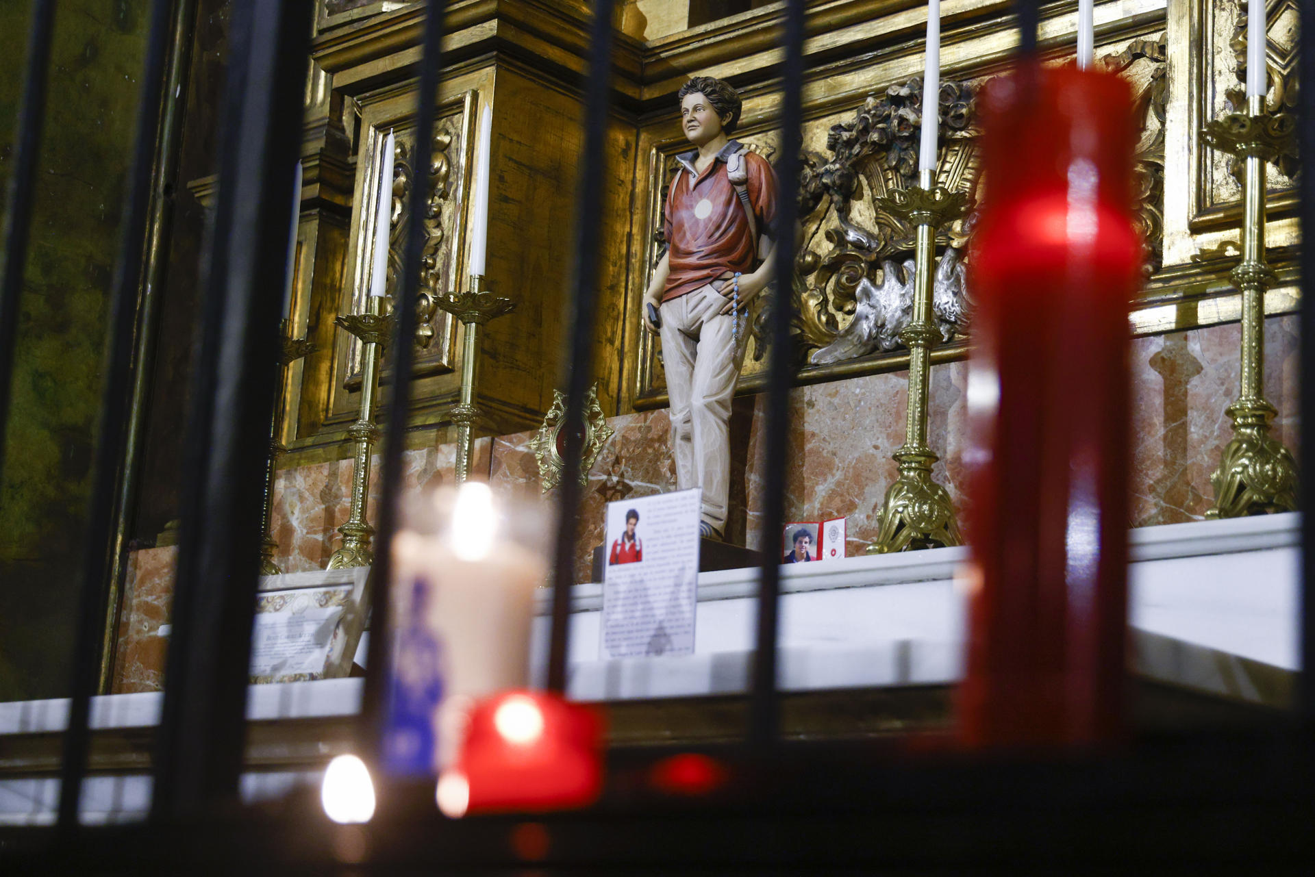 Imaxe de Carlo Acutis na basílica da Mercè de Barcelona. EFE/Quique García