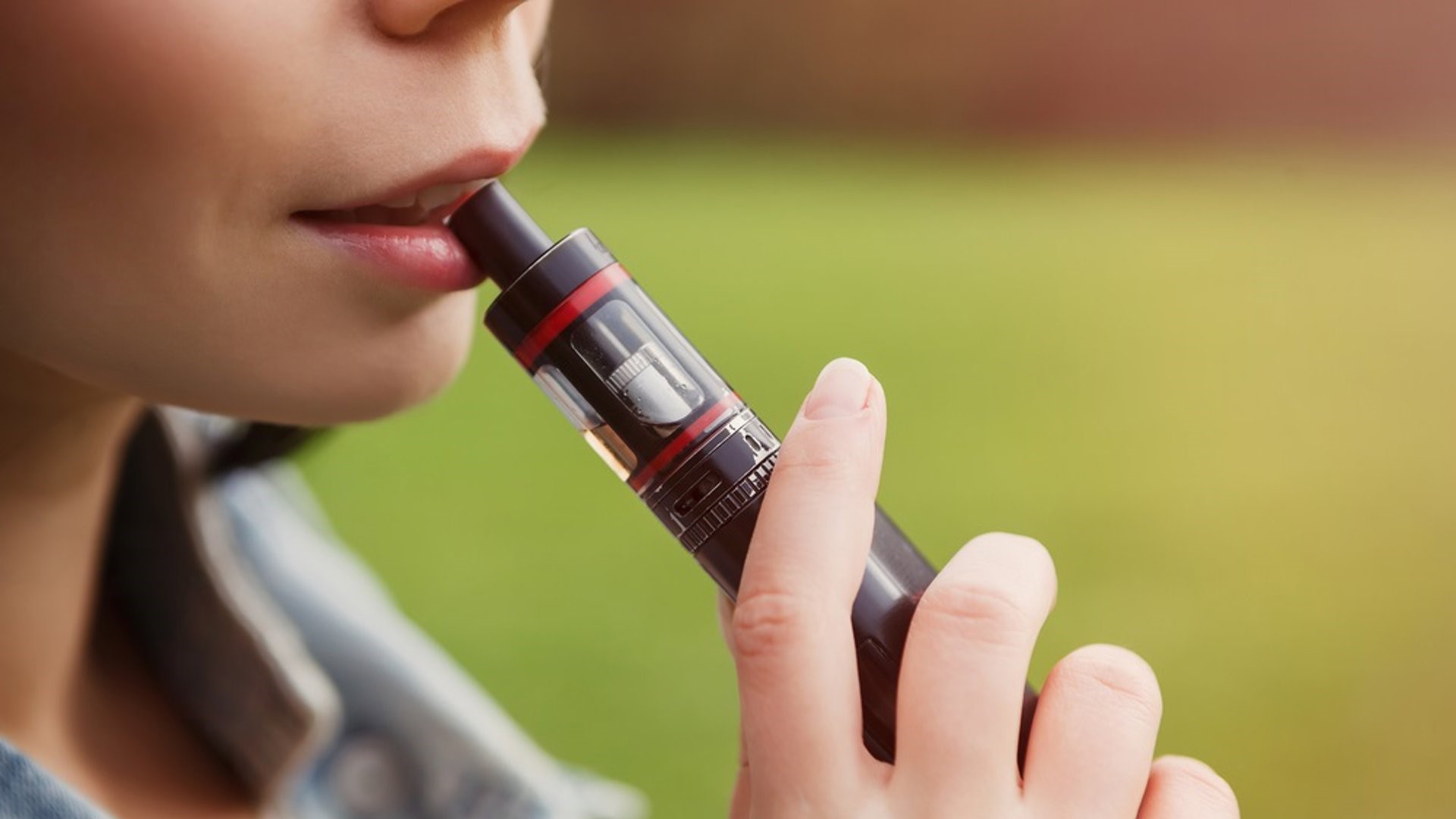 O anteproxecto equipara os vapeadores cos tradicionais cigarros