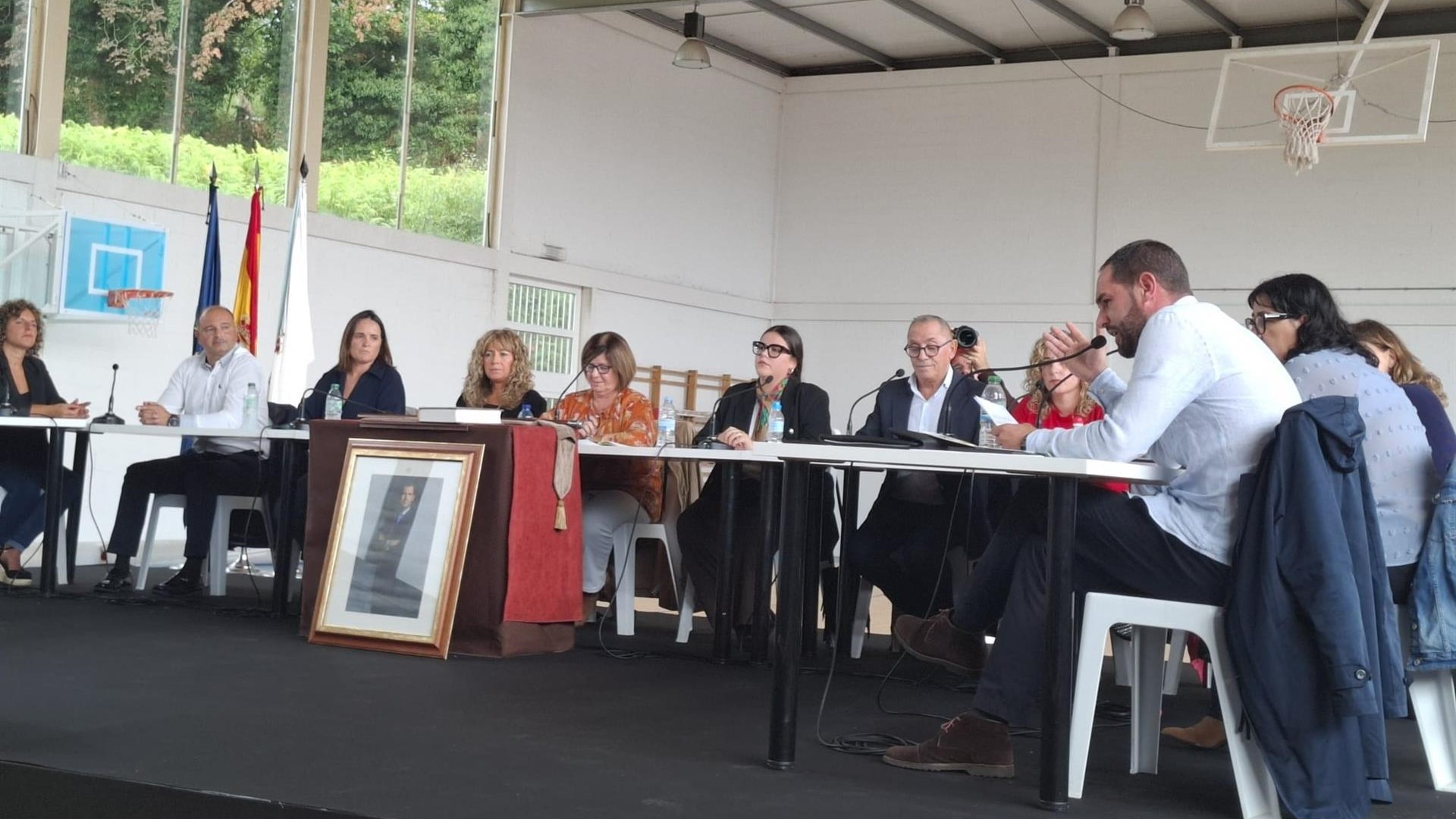 O pleno celebrouse nun pavillón (Europa Press)