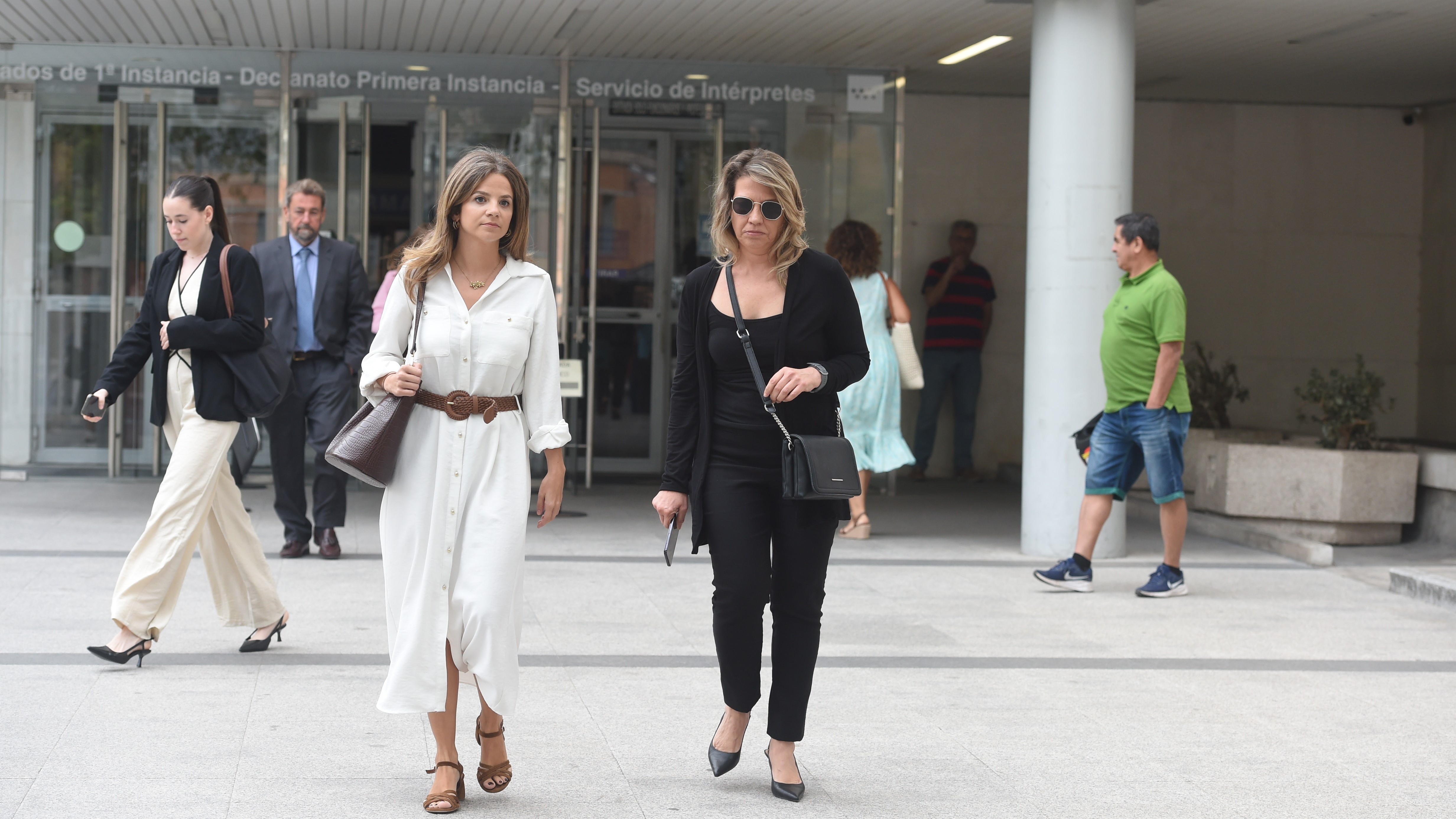 A asesora de Begoña Gómez, Cristina Álvarez, á súa chegada aos xulgados (Gustavo Valiente / Europa Press)