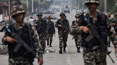 O Exército nepalí patrulla as rúas de Katmandú tras establecer o control do país (Reuters/Navesh Chitrakar)