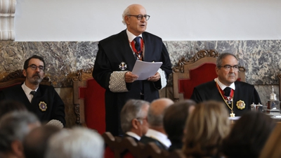 Fernado Suanzes intervén na apertura do ano xudcial en Galicia. O presidente do TSXG á dereita da imaxe. EFE/Cabalar