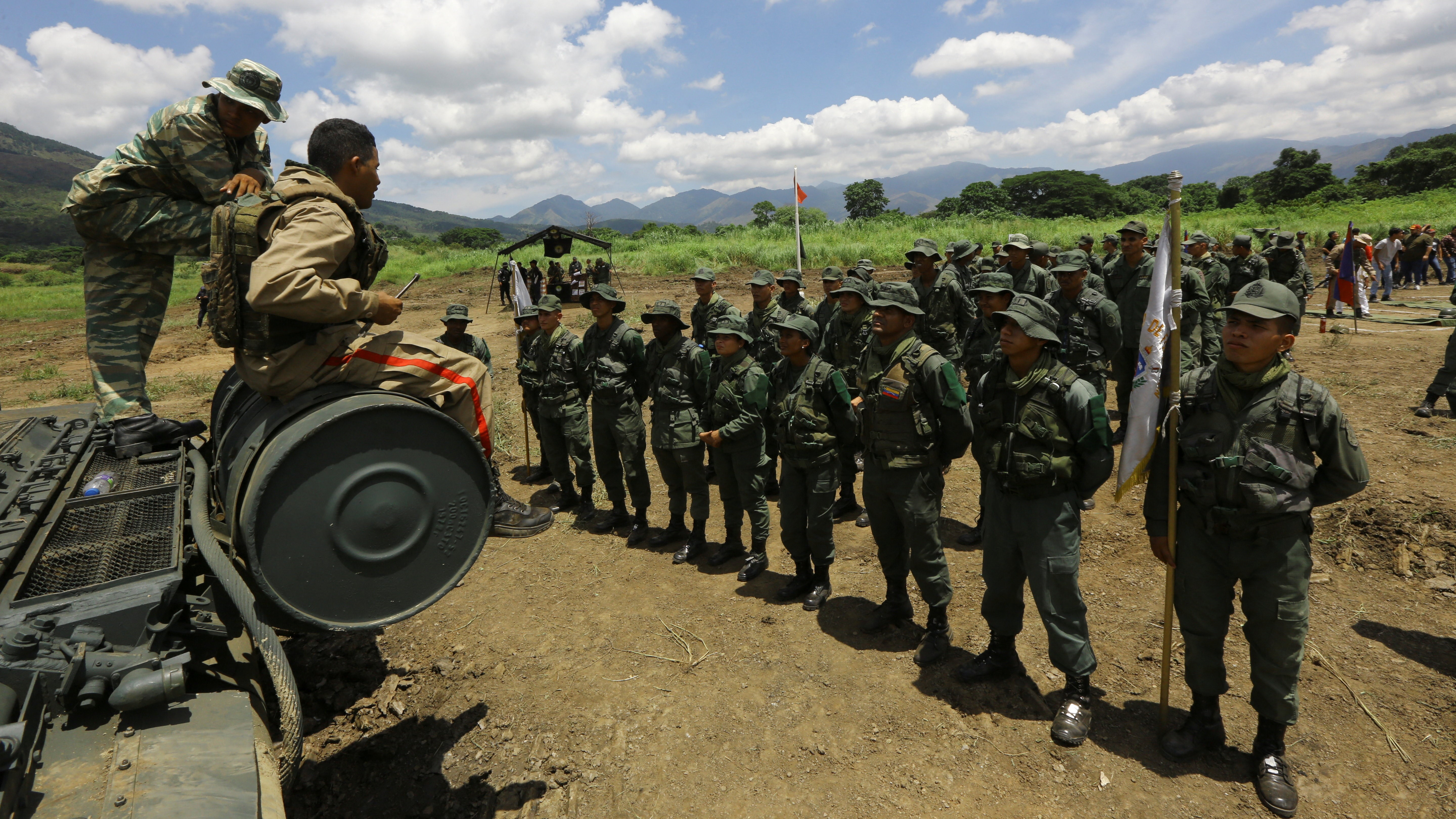 Adestramento das Forzas Armadas bolivarianas. REUTERS/Juan Carlos Hernández
