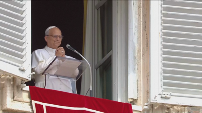 O papa León XIV no rezo do Ángelus no Vaticano agradece as felicitacións dos fieis este domingo
