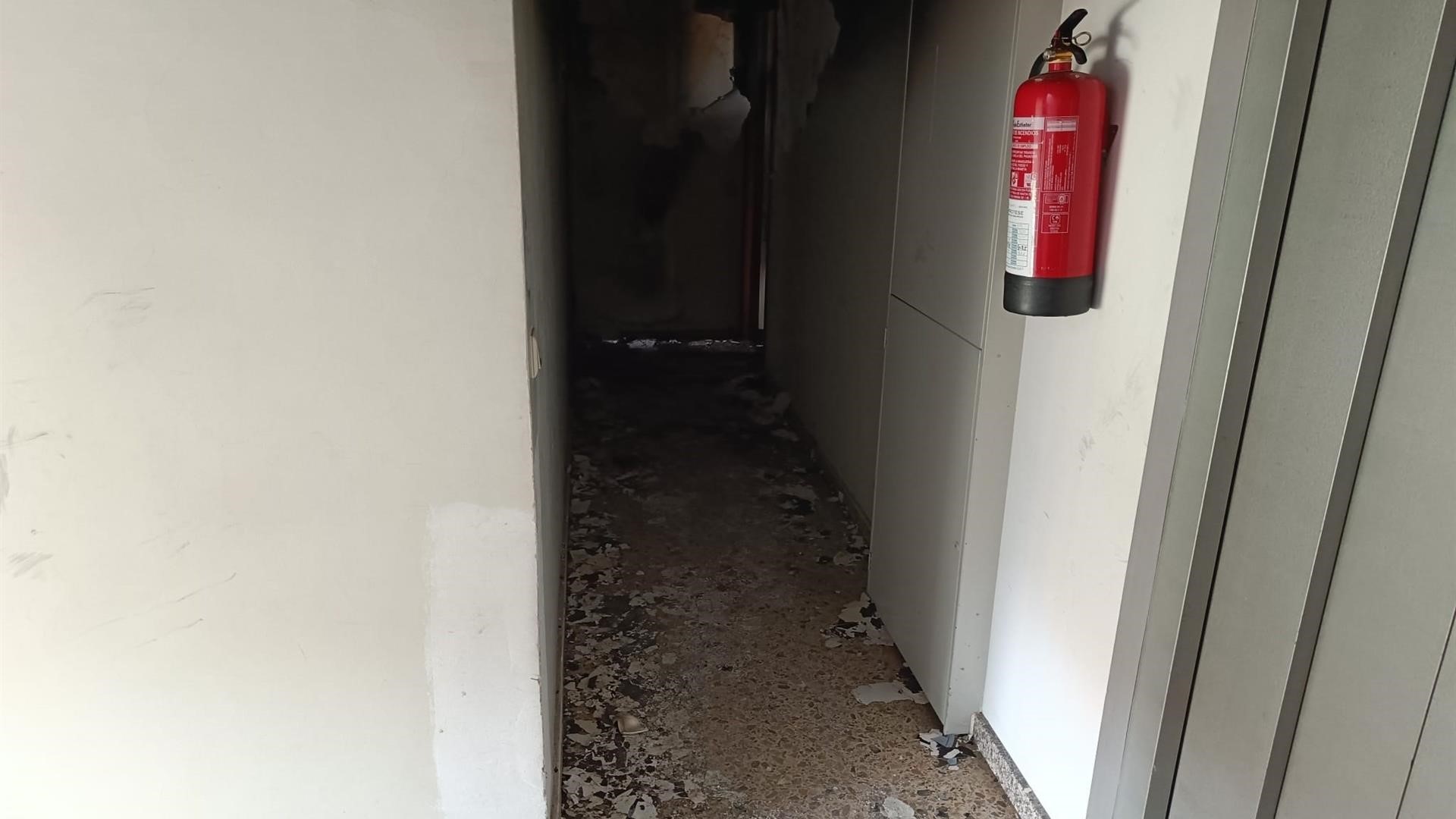 O lume afectou a un edificio de oito andares e provocou danos materiais
