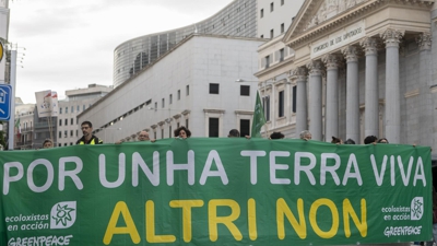 Imaxe de arquivo dunha concentración contra Altri diante do Congreso (Alberto Ortega - Europa Press - Arquivo)