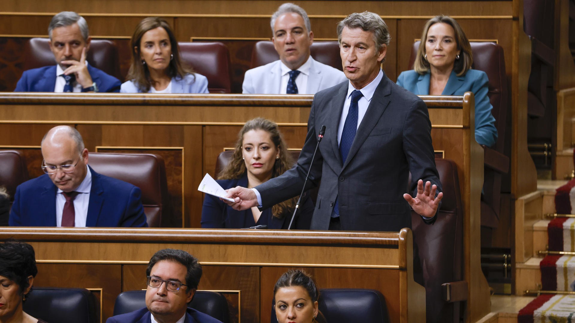 Núñez Feijóo, durante a sesión de control. (EFE / J. J. Guillén)
