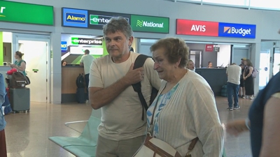 José Manuel Diz foi recibido por familiares e amigos no aeroporto de Peinador