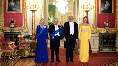 O presidente Donald Trump e a primeira dama Melania Trump pousan co rei Carlos e a raíña Camila de Gran Bretaña/Doug Mills/Reuters