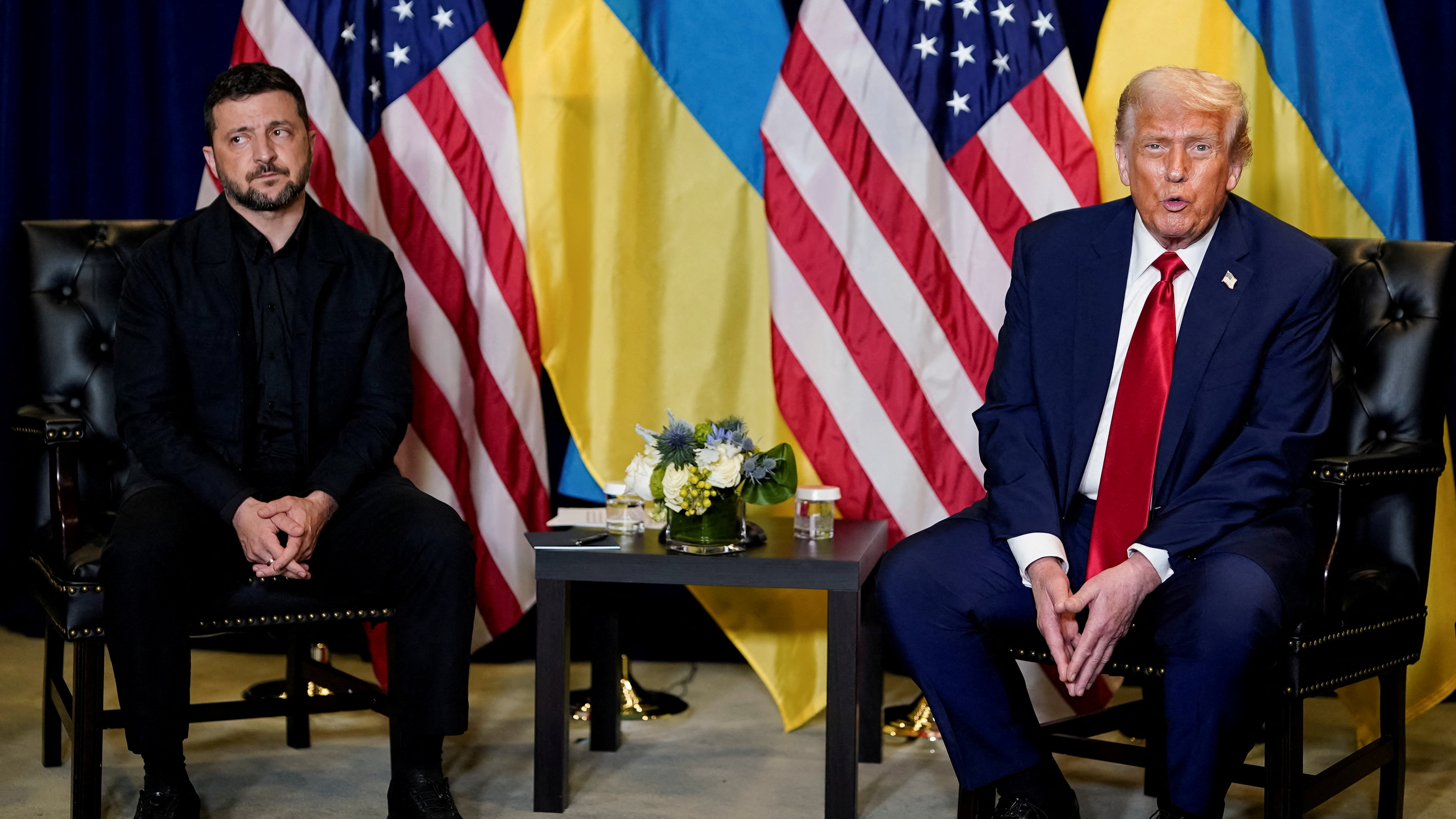 O presidente dos Estados Unidos Donald Trump reúnese co presidente ucraíno, Volodimir Zelenski durante a 80.ª Asemblea Xeral das Nacións Unidas (REUTERS / Al Drago)