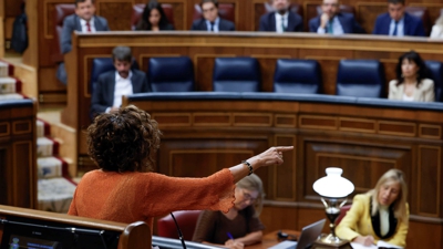 A vicepresidenta primeira e ministra de Facenda ,María Jesús Montero, este mércores no pleno do Congreso. EFE/J.J. Guillén.