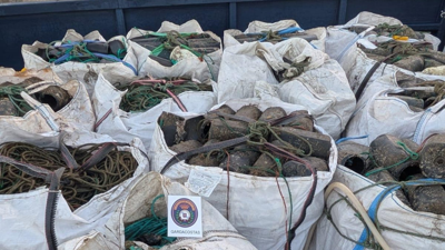 Botes irregulares incautados para capturar polbo furtivo