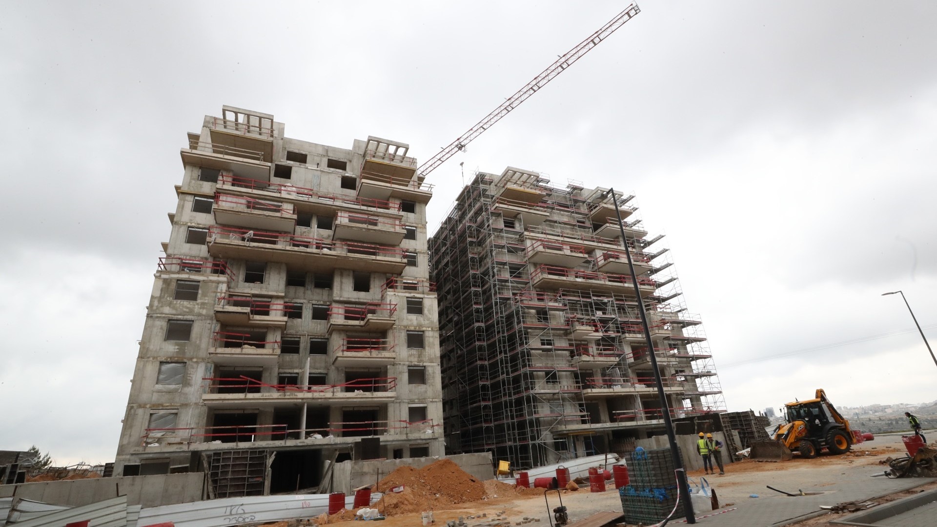 Un edificio en construción nun asentamento xudeu na Cisxordania (LV YINGXU/XINHUA NEWS)
