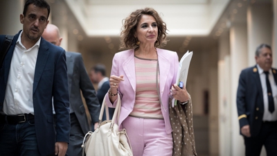 A vicepresidenta primeira e ministra de Facenda, María Jesús Montero, este martes no Senado (Diego Radamés - Europa Press)