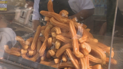 Churros tradicionais nunha churrería da feira