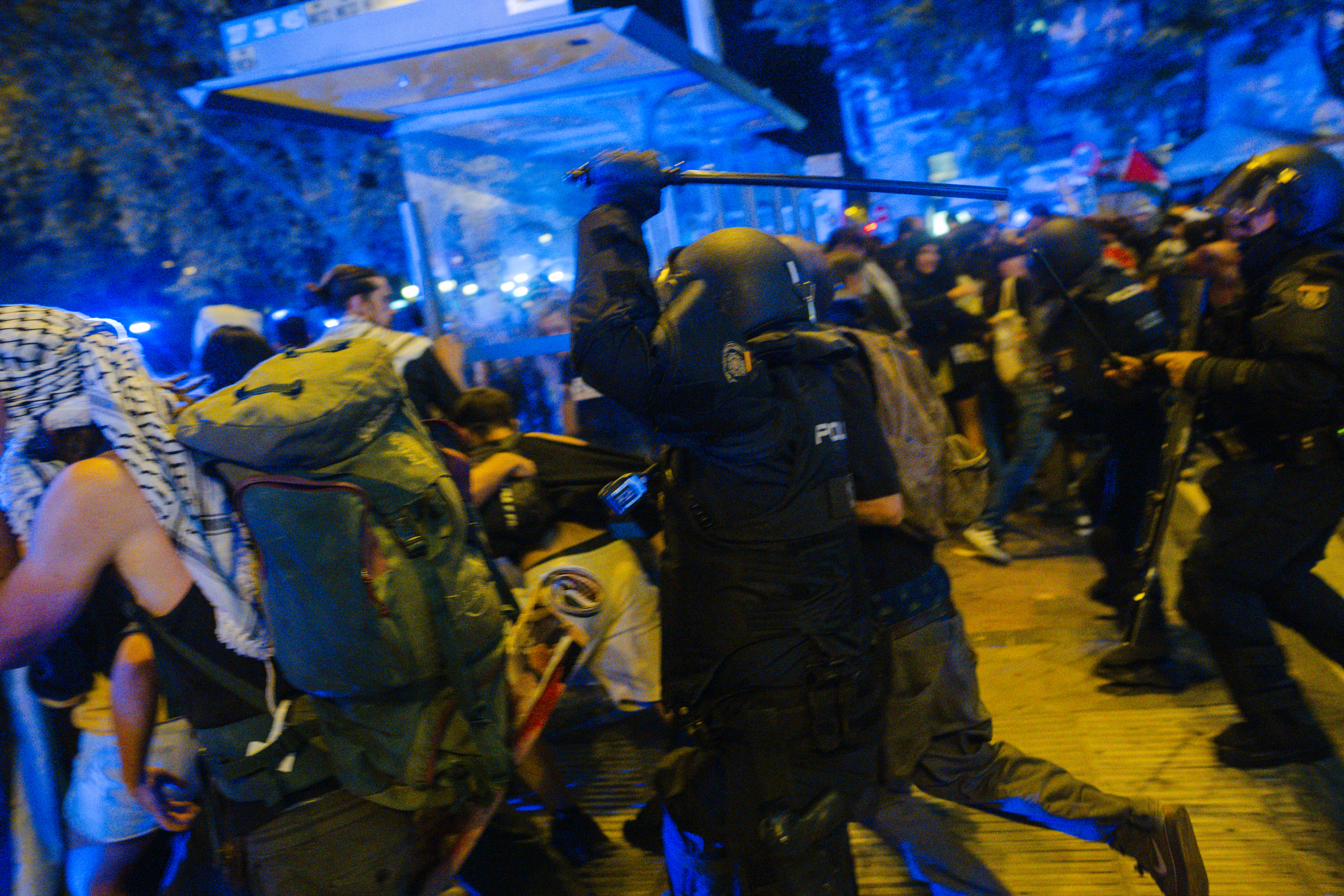 A policía cargou contra os manifestantes que saíron á rúa en Madrid en apoio da flotilla (Mateo Lanzuela / Europa Press)