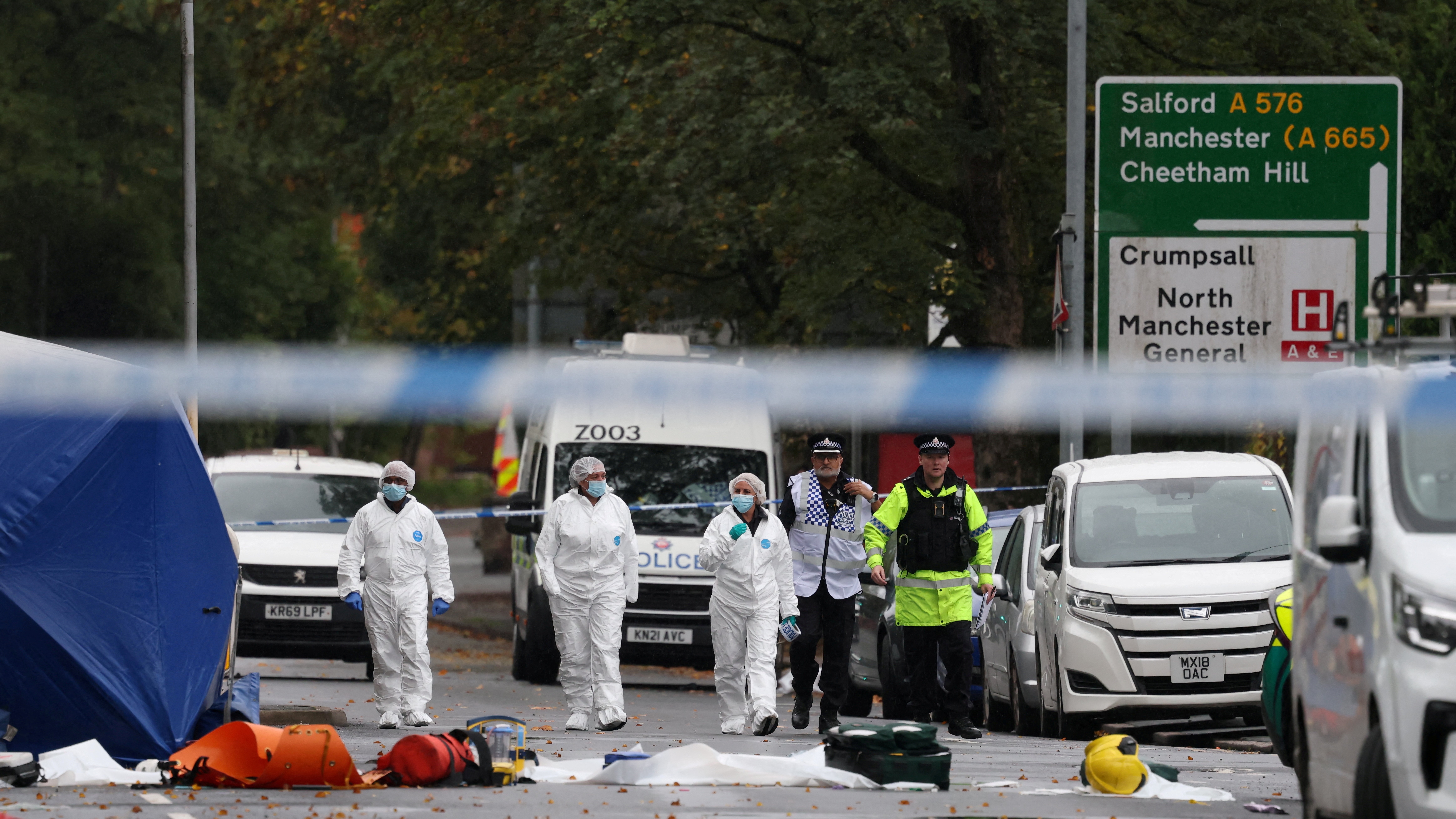 Equipo forense traballando no lugar do ataque (Reuters / Hannah McKay)
