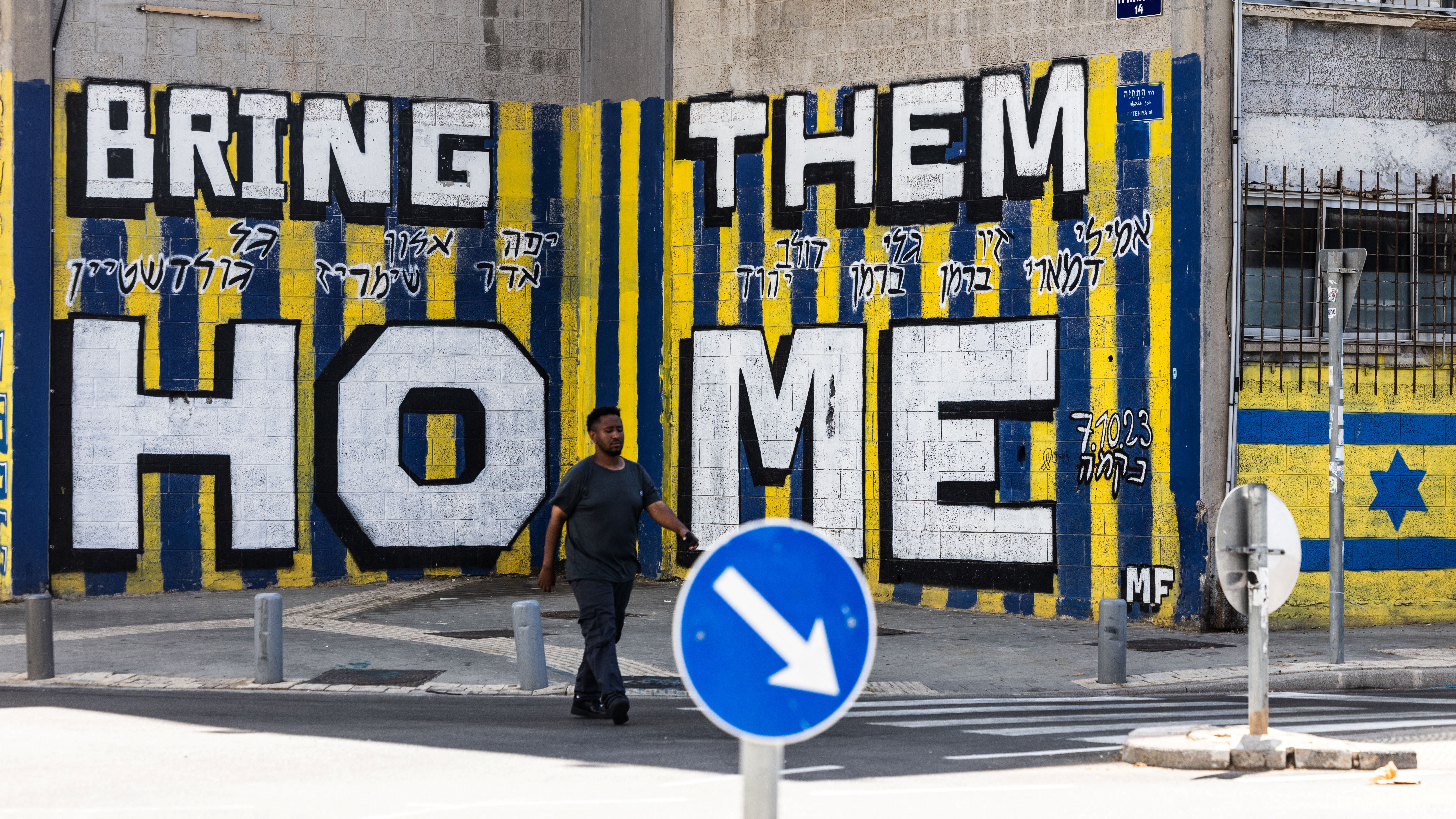 Pintada en Jaffa pedindo a liberación dos reféns de Hamas. REUTERS/Nir Elias