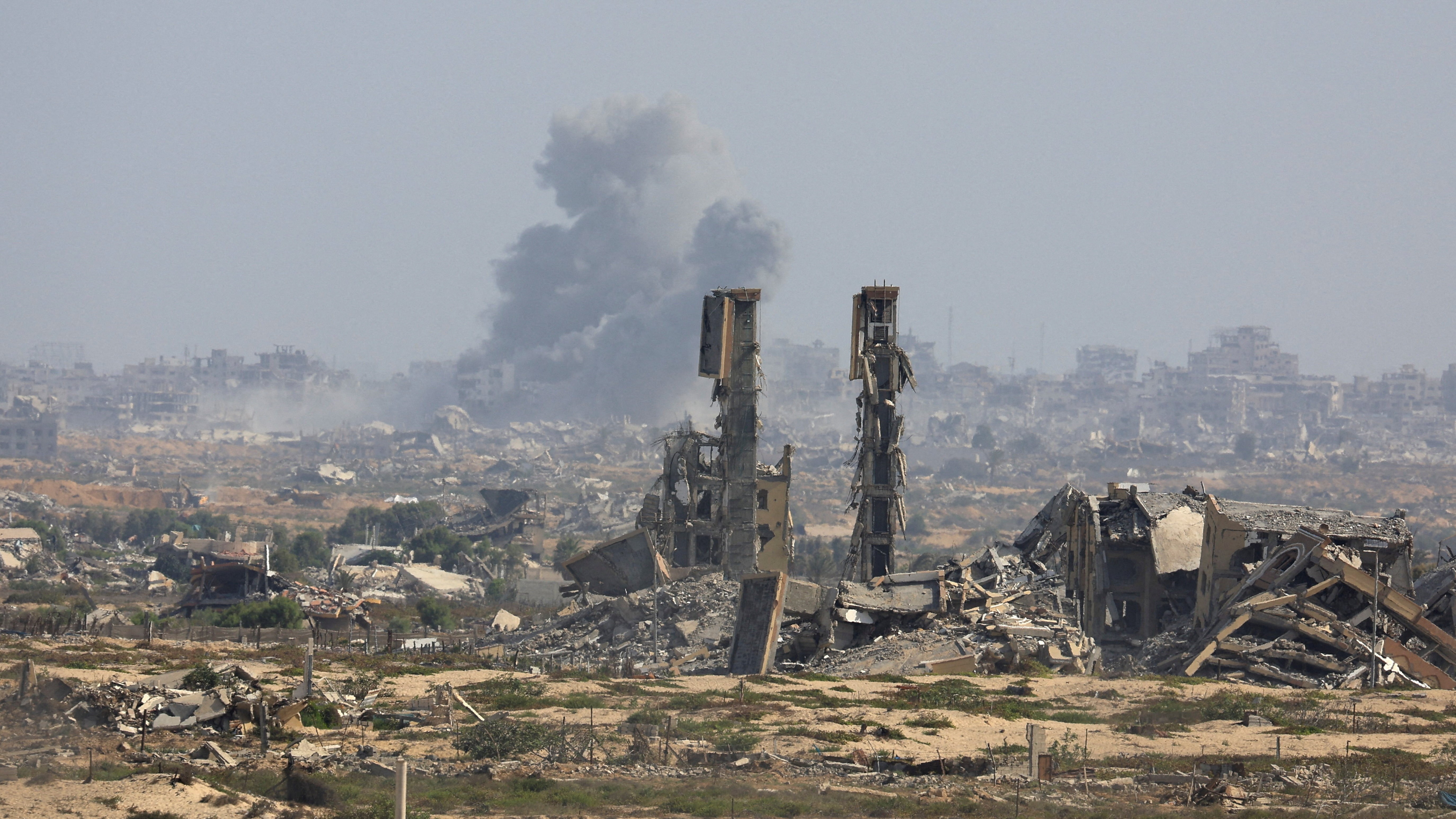 Explosións na cidade de Gaza este sábado. REUTERS/Dawoud Abu Alkas