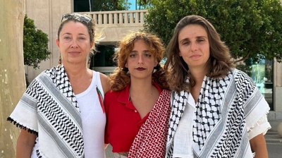 A activista Reyes Rigo, á esquerda, acompañada doutras dúas mulleres integrantes da Global Sumud Flotilla (Arquivo/Cedida por Podemos Baleares)