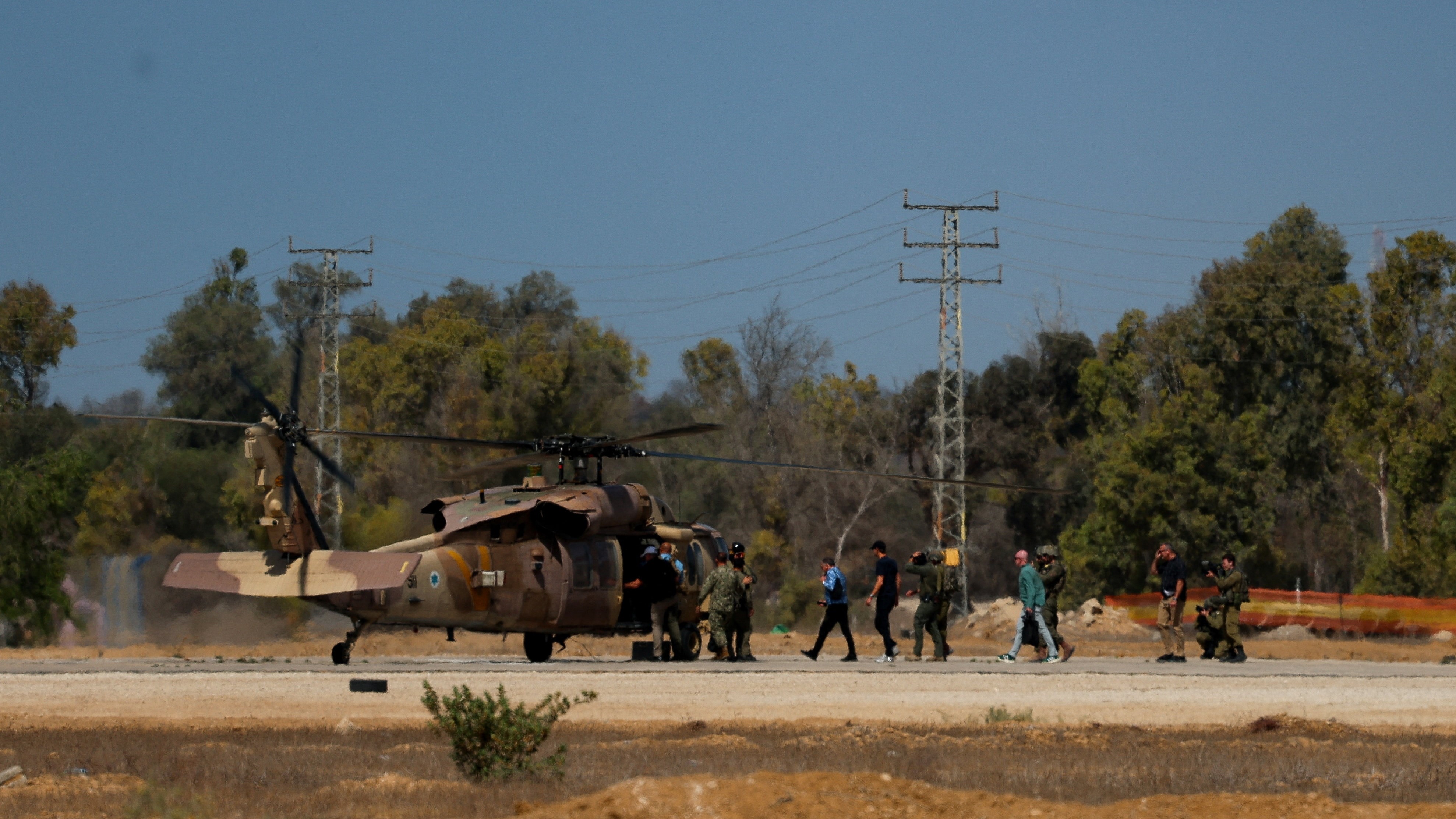Helicóptero israelí na base militar de Reim. REUTERS/Hannah McKay
