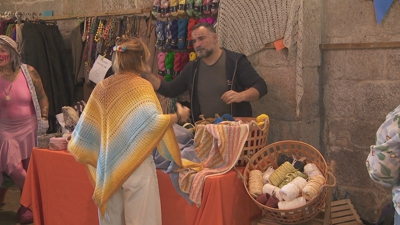 Na feira poden atopar unha morea de produtos de segunda man e de recliclaxe creativa.