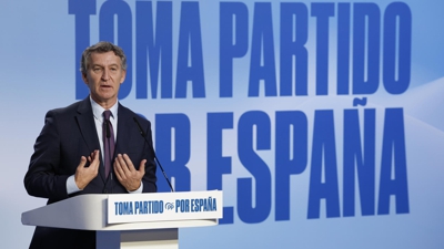 O presidente do PP, Alberto Núñez Feijóo, durante o acto onde presentou o seu Plan de Inmigración, este martes en Barcelona (EFE/Toni Albir)