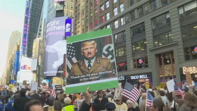 Manifestacións contra Donald Trump este sábado en Nova York. Imaxe: Reuters