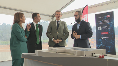 O presidente da Xunta e o da empresa norueguesa participaron na colocación da primeira pedra da planta