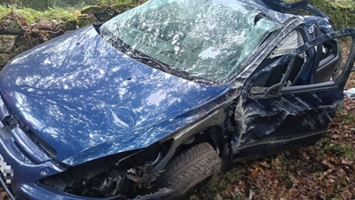 Estado no que quedou o coche. FOTO: Garda Civil