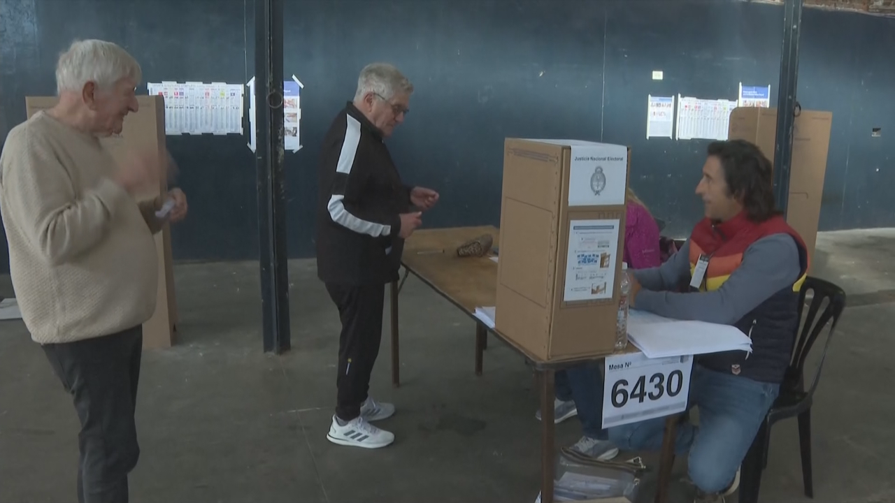 Os colexios electorais abriron este domingo ás 08:00 hora local (ás 12:00 hora de España). Reuters