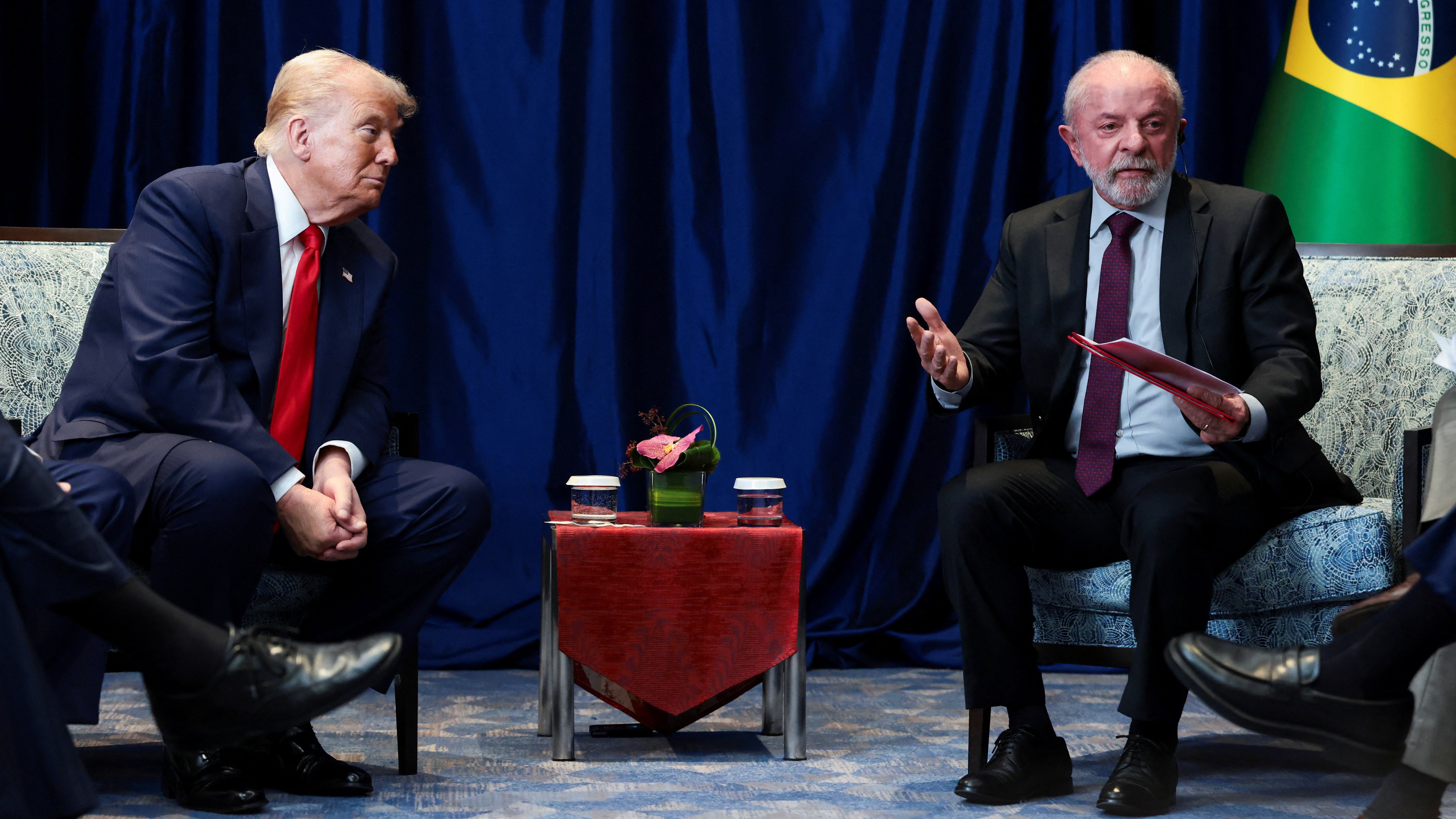 Trump e Lula no marco do cume da ASEAN. REUTERS/Evelyn Hockstein