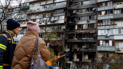 Un dos edificio atacados por drons rusos en Kíiv. REUTERS/Valentyn Ogirenko