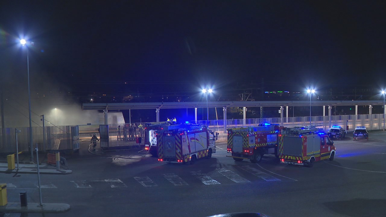 Imaxe da actuación dos bombeiros o pasado venres nun incendio na estación de tren de Santiago